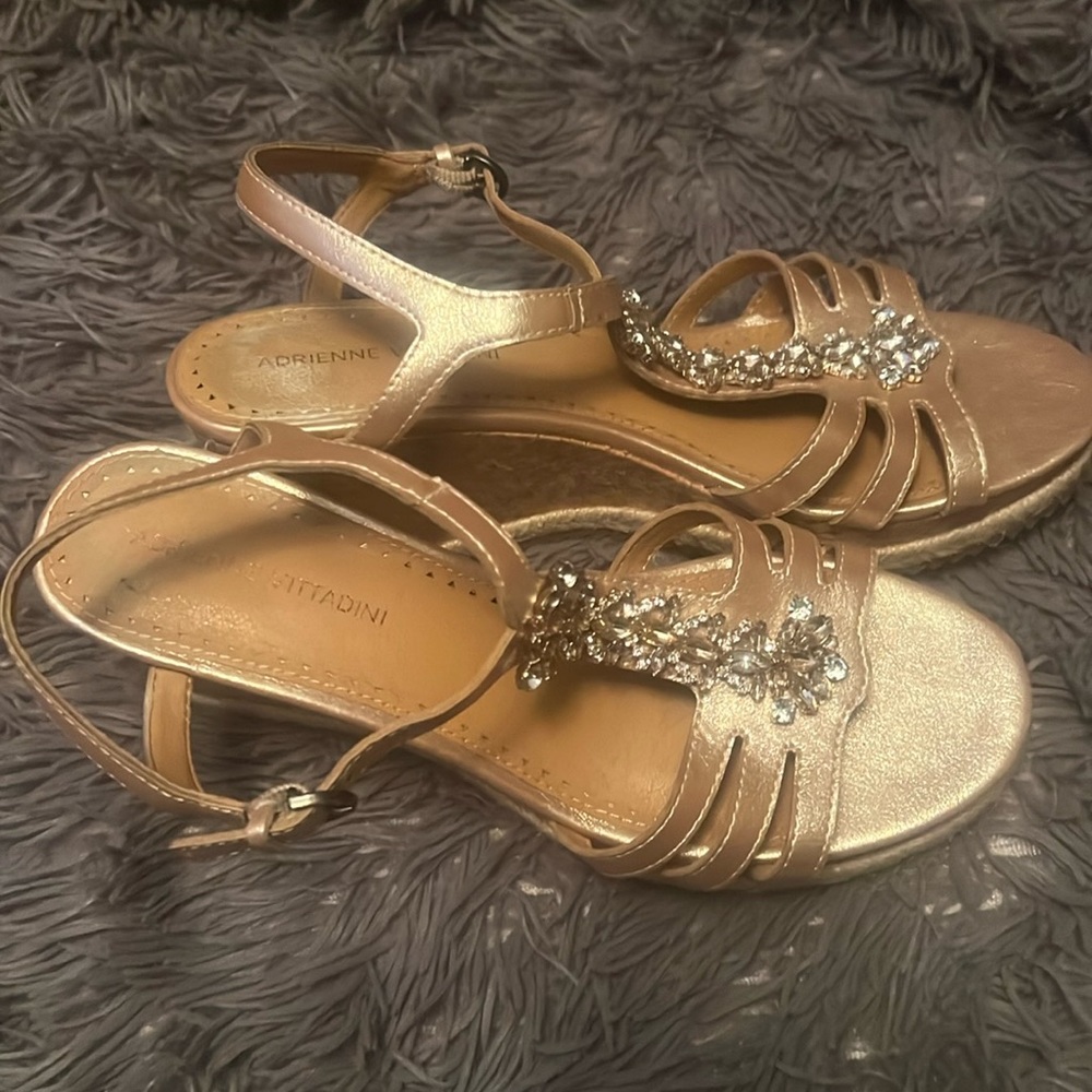 Size 8M Adrienne Vittadini Wedge